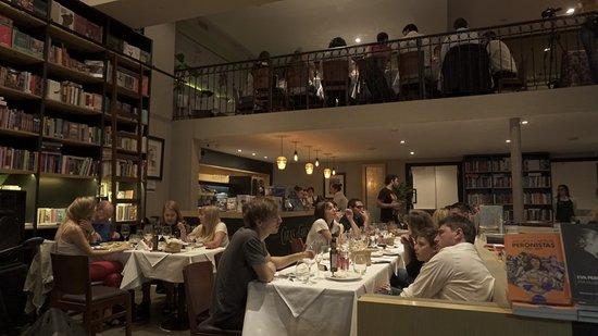 Libreria Bar Restaurante Caras y Caretas